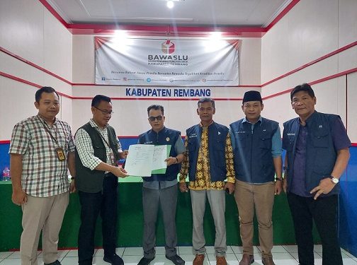 Datangi Bawaslu, Tim Advokasi Harmonis Laporkan Dugaan Balai Desa Untuk Kampanye