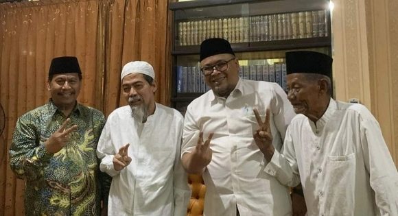 Sowan Gus Najieh, Pasangan Harmonis Mendapatkan Restu Dan Do’a