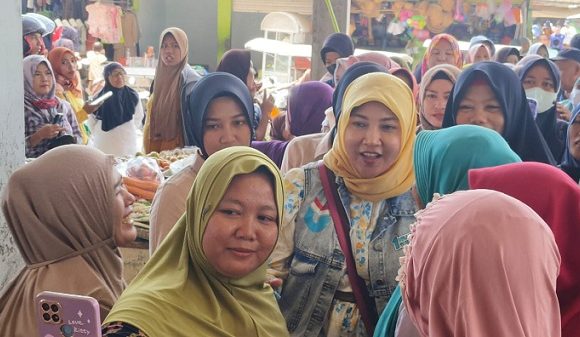 Kunjungi Pasar Pandangan, Cabup Vivit Ingin Wujudkan Pasar Lebih Nyaman