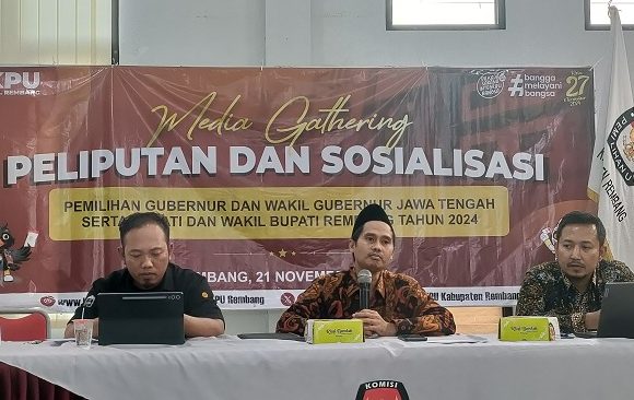 Pasca Coblosan Ingin Tahu Hasil Pilkada, KPU Rembang Didesak Siapkan Layar Lebar