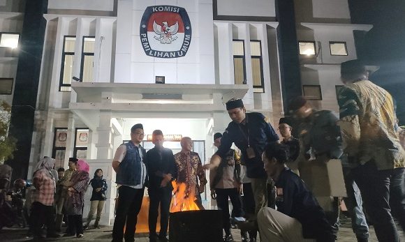 KPU Rembang Musnahkan Ratusan Surat Suara, Jelang Pilkada Serentak 2024