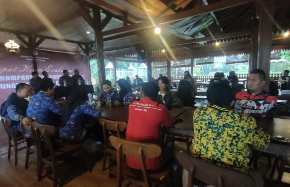 Rembang Tempati Posisi Tertinggi, Moment Pendukung Dua Paslon Pilkada Berjumpa Semeja