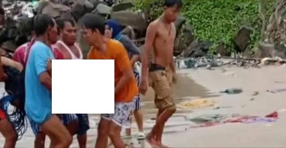 Warga Terseret Ombak, Tradisi Melempar Kelapa Muda Ke Laut Saat Isteri Mitoni