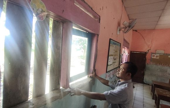 Kusen-Kusen Ambruk Hingga Buku Basah Kebocoran, Kerusakan SD N Megulung Mengkhawatirkan