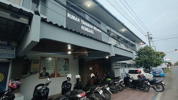 Waktu 15 Menit Yang Sangat Berharga, Kunjungan Warga Binaan Di Rutan Rembang Saat Lebaran