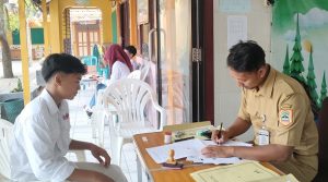 Calon siswa baru mendaftar kelas khusus olahraga (KKO) di SMA N 3 Rembang.
