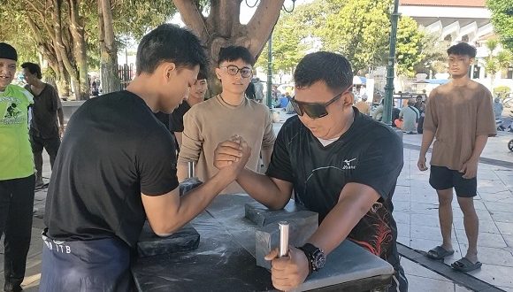 Komunitas Panco Unjuk Kekuatan, Manfaatkan Momentum Minggu Pagi Di Alun-Alun Rembang
