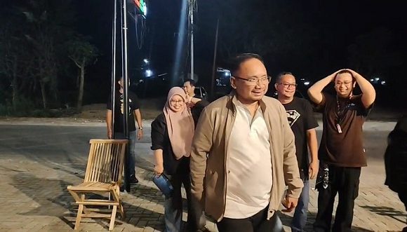 Gus Yaqut Dan Isteri Nikmati Akhir Pekan, Pilih Kopi Rakitan (Saat Berkunjung Di Kedai HitamPutih)