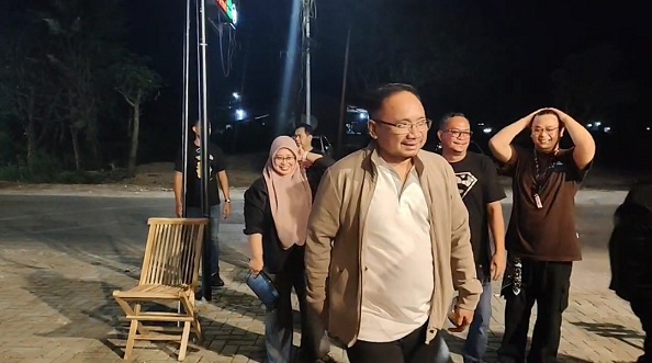 Gus Yaqut Dan Isteri Nikmati Akhir Pekan, Pilih Kopi Rakitan (Saat Berkunjung Di Kedai HitamPutih)