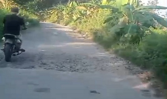 Warga Ngajaran : “Kalau Ada Ibu Hamil, Takutnya Keguguran…”