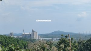 Pabrik semen PT Semen Gresik di Kabupaten Rembang.