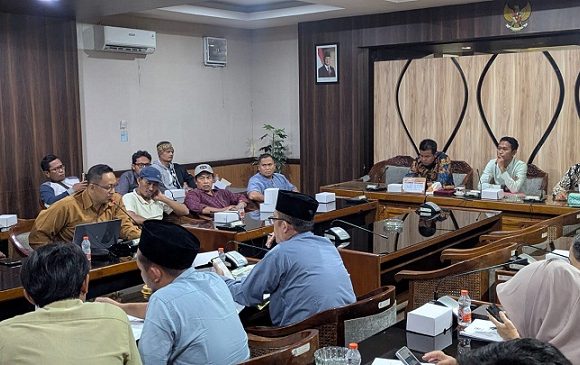 Penjual Bensin Eceran Datangi DPRD Rembang : Takut Kulakan, Merasa Diintimidasi