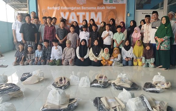 Muharram Ceria, Lazismu Rembang Salurkan Peralatan Sekolah Untuk Anak Yatim