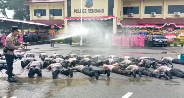 Satu-Satunya Perwira Naik Pangkat, Siapa Dia ?? Total 58 Anggota Polres Rembang Naik Pangkat