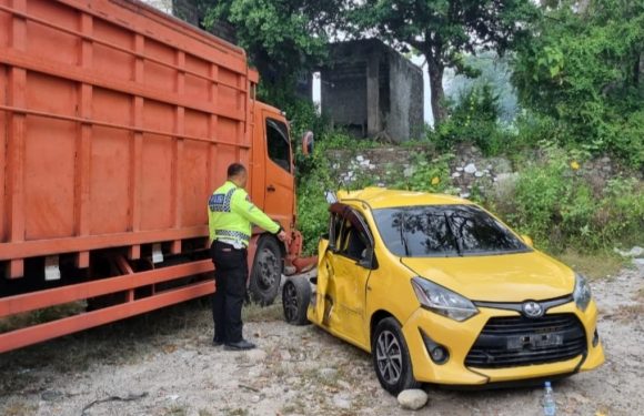 Mobil Agya Ringsek Di Bagian Belakang, Polisi Sampaikan Kondisi Korban (Kecelakaan Tikungan Binangun Lasem)