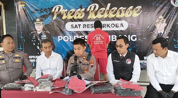 Ditangkap Dari Depan Sebuah Koperasi, Barang Bawaan Tersangka Membuatnya Digelandang Polisi