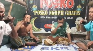 Posko ngopi gratis di Desa Karangsekar Kecamatan Kaliori yang didirikan Suparno.