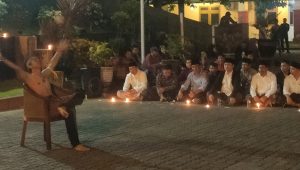 Suasana Mimbar Ekspresi mahasiswa di depan gedung DPRD Rembang, Kamis malam (04/09).