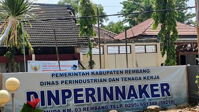 Atap Kantor Dinas Ambruk, Aktivitas Pegawai Dipindahkan. Kapan Diperbaiki ??