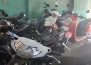 Bengkel di Perumahan Sumber Mukti Indah Sumberjo Rembang dipenuhi sepeda motor yang kebanyakan brebet-brebet. (Foto atas) Kapolres Rembang, AKBP Dhanang Bagus Anggoro.