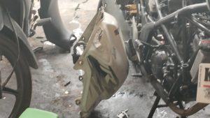 Tangki BBM sepeda motor harus dikuras dulu.