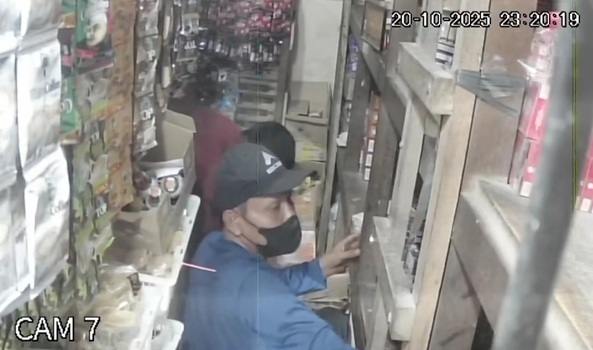 Tutup CCTV Dengan Lakban, Pencuri Rokok Tak Sadar Masih Ada Kamera Tersembunyi (TKP Pasar Lasem)