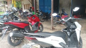 Motor matic injeksi keluaran baru nampak antre servis di bengkel.