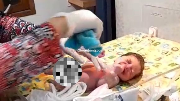 Siapa Sosok Yang Menolong Bayi Dengan Kail ?? Kisah Bayi Dibuang Ke Laut, Diselamatkan Pemancing Ikan