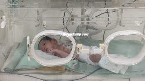 Bayi masih menjalani perawatan di RSUD Rembang, Jum’at (21/11).