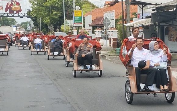 Berapa Syarat Usia Minimal, Penerima Becak Listrik Dari Presiden ?? 100 Unit Untuk Kab. Rembang