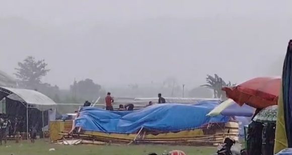 Panggung Kethoprak Ambruk, Pentas Dilanjutkan Atau Tidak ?? (Angin Kencang Hantam Desa Ukir Sale)