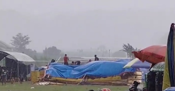 Panggung Kethoprak Ambruk, Pentas Dilanjutkan Atau Tidak ?? (Angin Kencang Hantam Desa Ukir Sale)