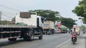 Antrian solar di SPBU Kiringan, sebelah barat Lasem, Rabu (05 November 2025).