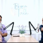 Fisioterapis di Rumah Sakit Bhina Bhakti Husada Rembang, Muhammad Faqih Aminudin menunjukkan cara peregangan tangan, bersama wartawan Musyafa Musa, ketika program Bhina Talk.