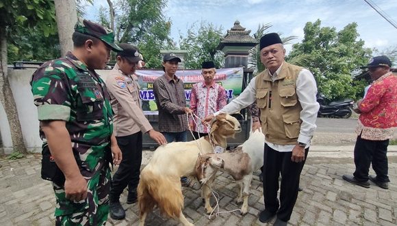 Survei Ketat Dan Tanda Tangan Tanggung Jawab Mutlak, Bantuan Kambing Dari Baznas Rembang Kepada Warga Bitingan