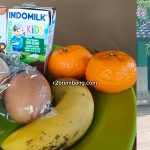 Menu makan bergizi gratis (MBG) untuk 3 hari bagi siswa di SD N Kedungrejo Rembang, saat libur sekolah. Tampak siswa tetap masuk mengambil MBG, Senin (29/12).