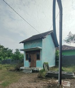 Posko Damkar di sebelah selatan Kantor Kecamatan Sedan, hingga bulan Desember 2025 belum dioperasionalkan.