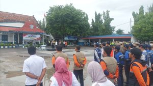 Suasana apel kesiapan pengamanan perayaan malam pergantian tahun di Satlantas Polres Rembang, Rabu sore.
