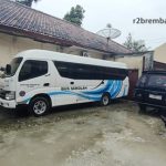 Bus Sekolah bantuan pemerintah pusat, masih terparkir di halaman Kantor Dindikpora Kabupaten Rembang, Kamis (29/01).