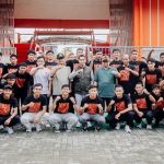 Squad PSIR Rembang bersama Bupati Rembang, Harno ketika akan berangkat menuju Sukoharjo melawan Persiharjo. (IG Official PSIR Rembang).