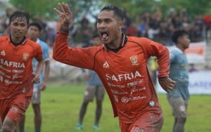 Pemain PSIR, M. Ubaid melakukan selebrasi usai mencetak gol melawan Persiharjo.