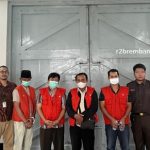 Empat tersangka dugaan korupsi pembangunan Embung Glebeg ditahan di Lapas Kedungpane Semarang, Senin (19/01).