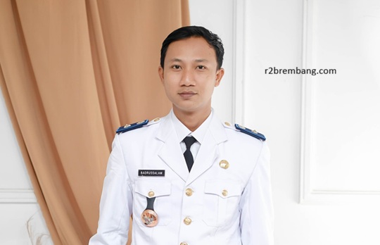 Inilah Sosok Badrus Kades Ngemplakrejo, Berani Kritik Tunjangan DPRD Dan Dana Pokir