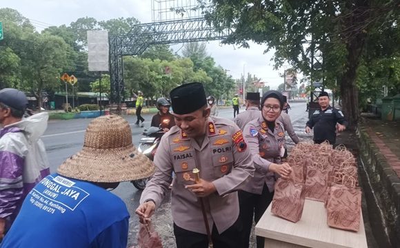 Rutinitas Polres Rembang Selama Ramadhan, 100 Takjil Siap Dibagikan Setiap Hari