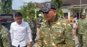 Menteri Pertahanan (Menhan) Sjafrie Sjamsoeddin, kunjungan kerja di Kabupaten Rembang, Selasa (17/02), bersamaan dengan hari libur Imlek.