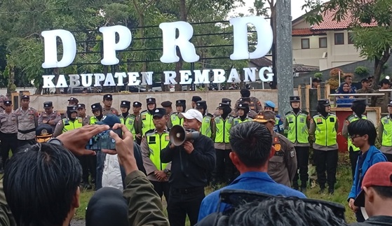 “Jika DPRD Diam, Kami Siap Aksi Lagi…” Banyak MBG Melenceng, Tetap Dijalankan (PMII Rembang Demo)