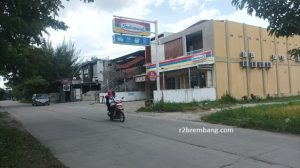 TKP pembacokan di Jalan Lingkar Desa Mondoteko Rembang.