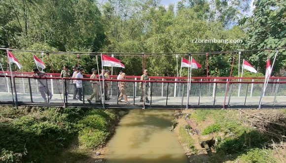 Inilah Jembatan Garuda Merah Putih Pertama Di Kab. Rembang, Warga Perbatasan Rembang – Pati Tersenyum Lega