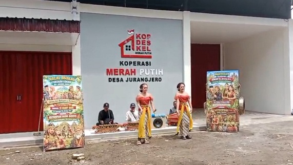 Pembangunan KDMP Selesai, Pihak Desa Dan Masyarakat Gelar Pentas Kethoprak
