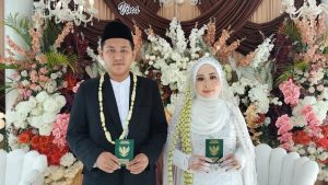 Mempelai pengantin di Kabupaten Rembang memanfaatkan bulan Syawal, untuk melangsungkan pernikahan.